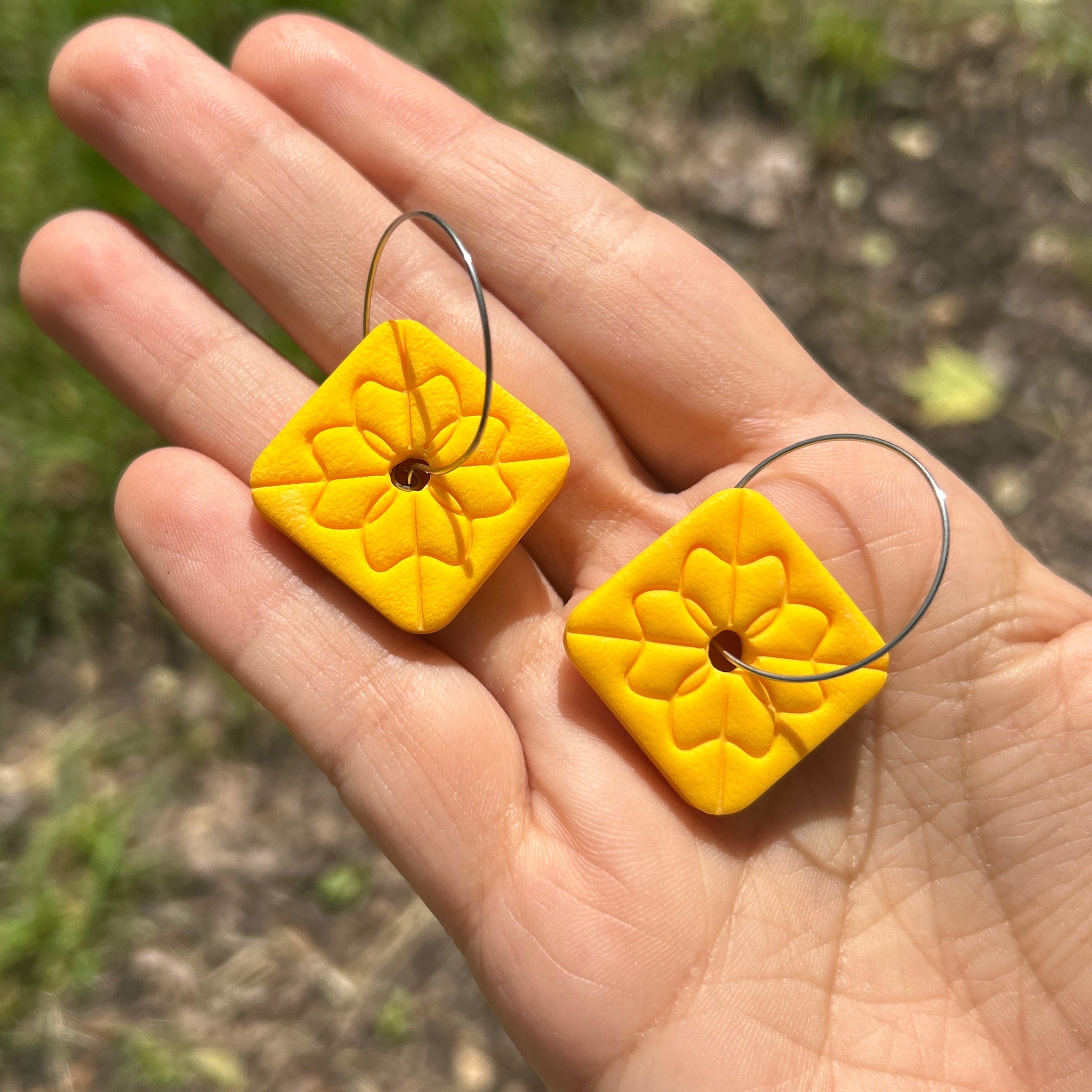 Tuiles Florales – Jaune Soleil